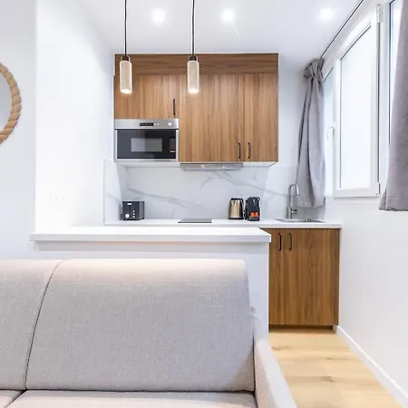 Stylish 4 Stars Near Montmartre & Metro Apartment *